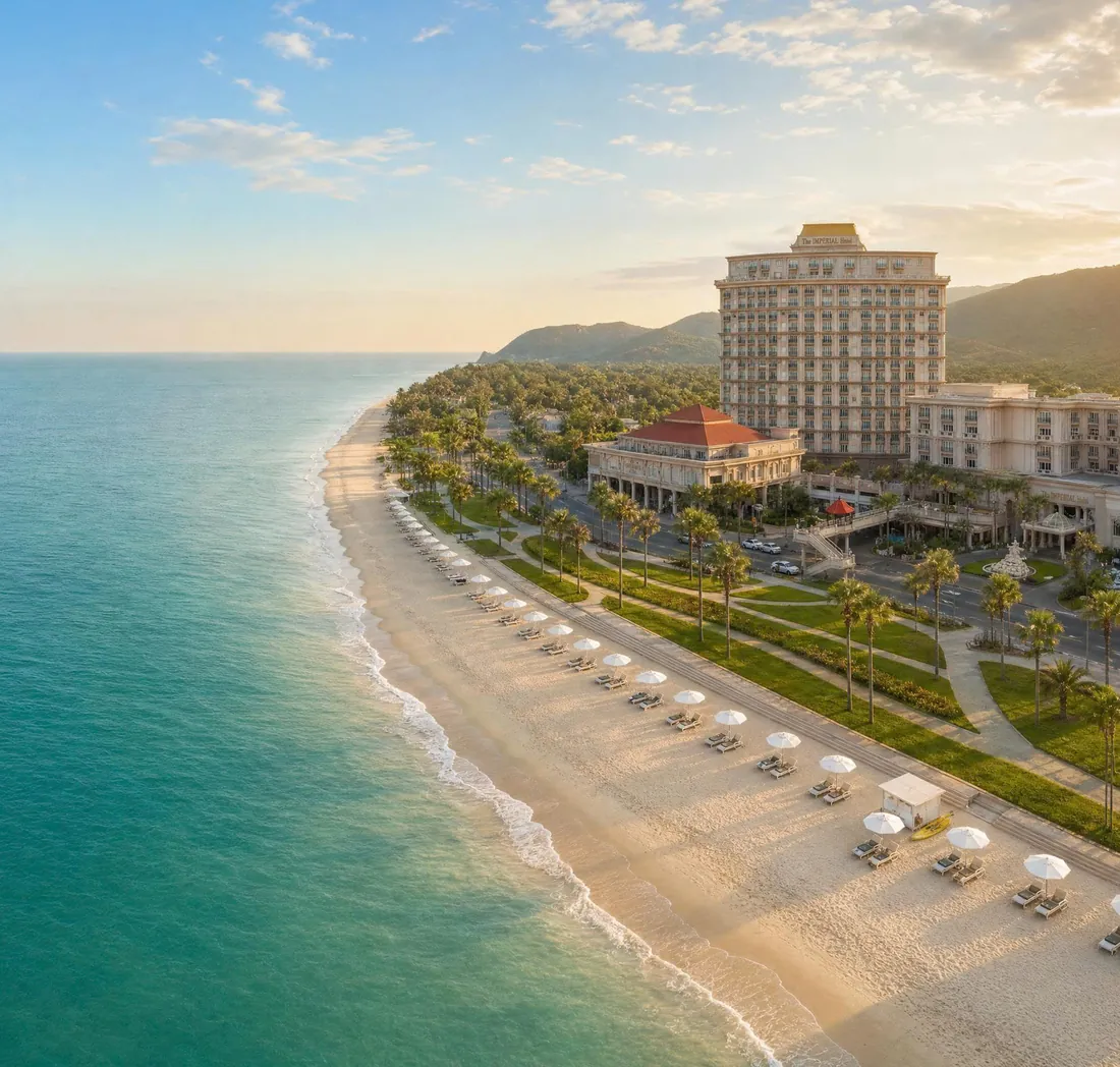 Toàn cảnh The IMPERIAL Hotel và bãi biển Vũng Tàu lúc hoàng hôn