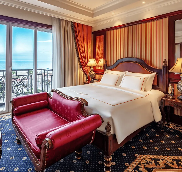 Phòng Deluxe Sea View với ban công nhìn ra biển